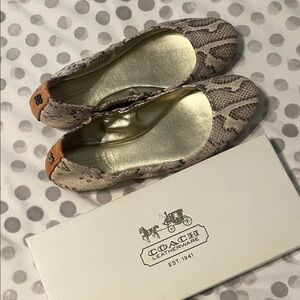 Coach Women's Snakeskin Pattern Flats - Brown and Cream
